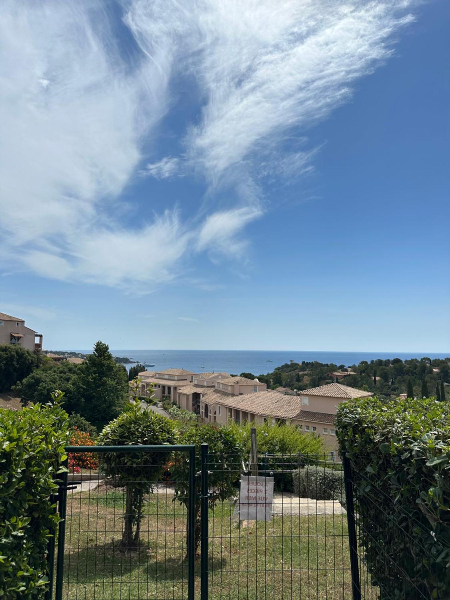 Cap Esterel Vue Mer Et Climatise Saint-Raphael  Exterior photo